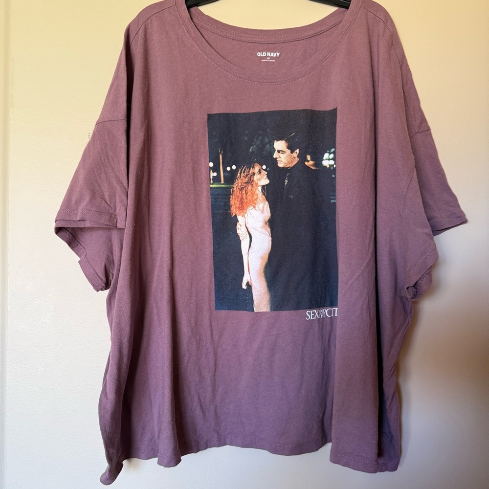 Old Navy Carrie and Big Graphic Tee